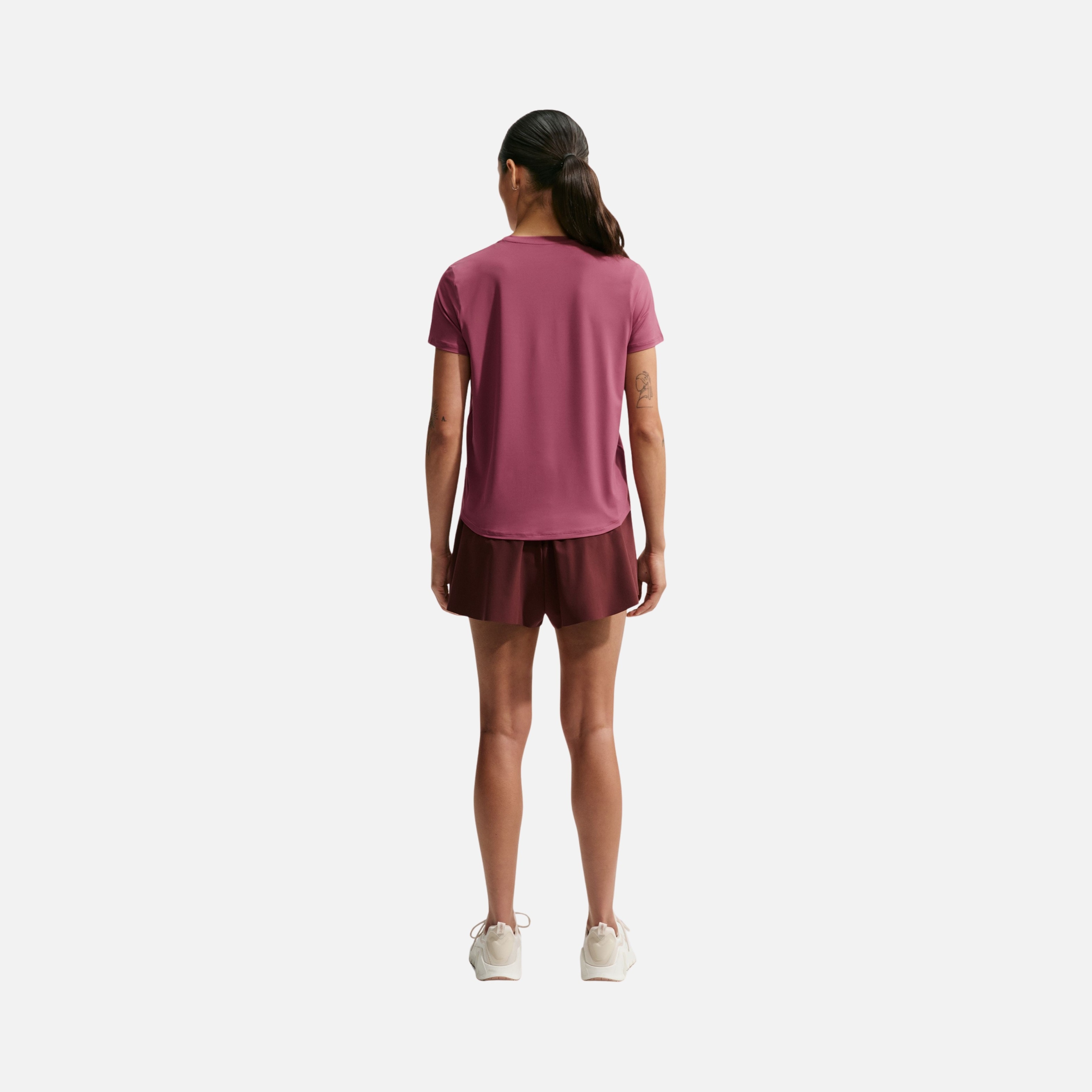 Nike One Classic Dri-Fit Short-Sleeve Training Kadın Tişört