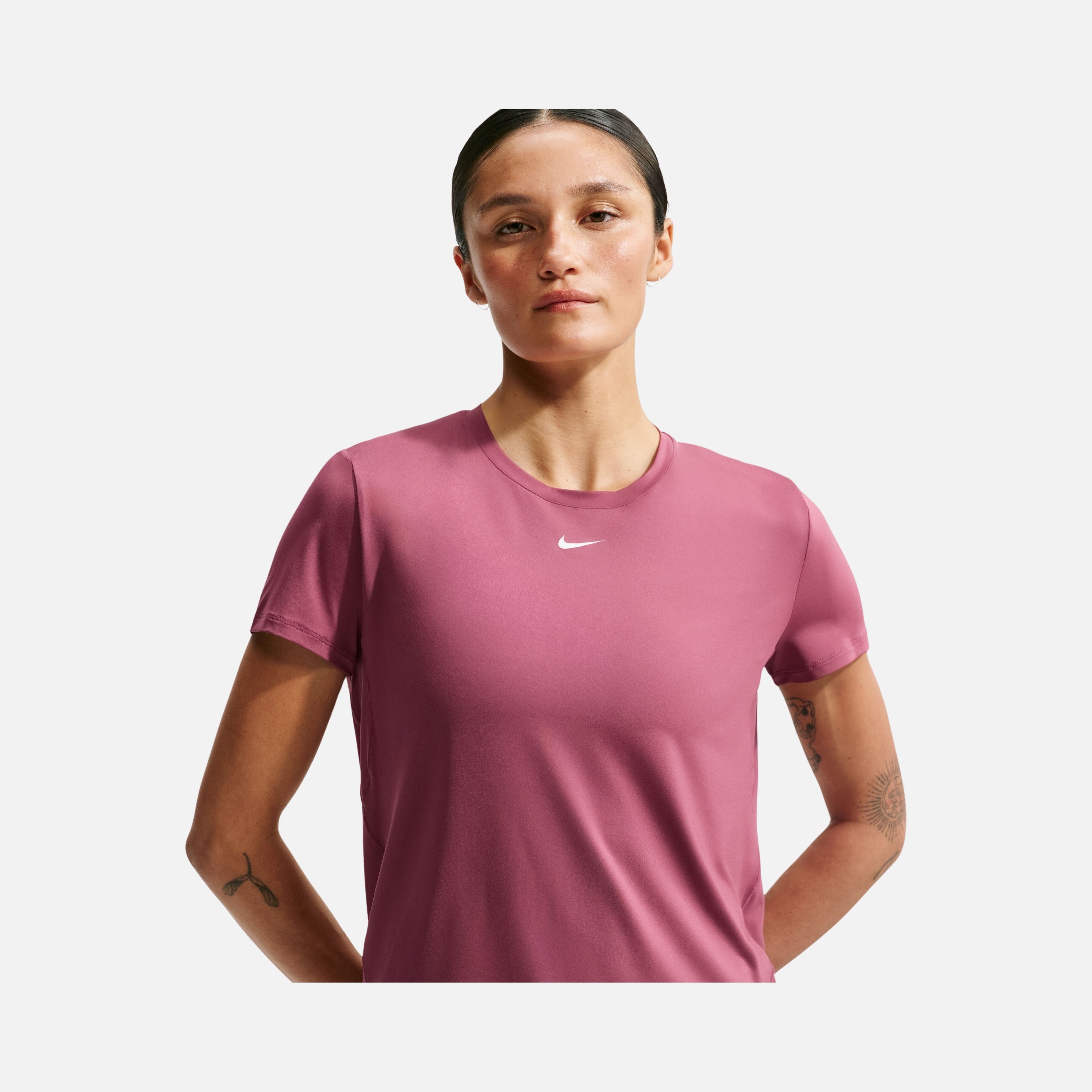 Nike One Classic Dri-Fit Short-Sleeve Training Kadın Tişört