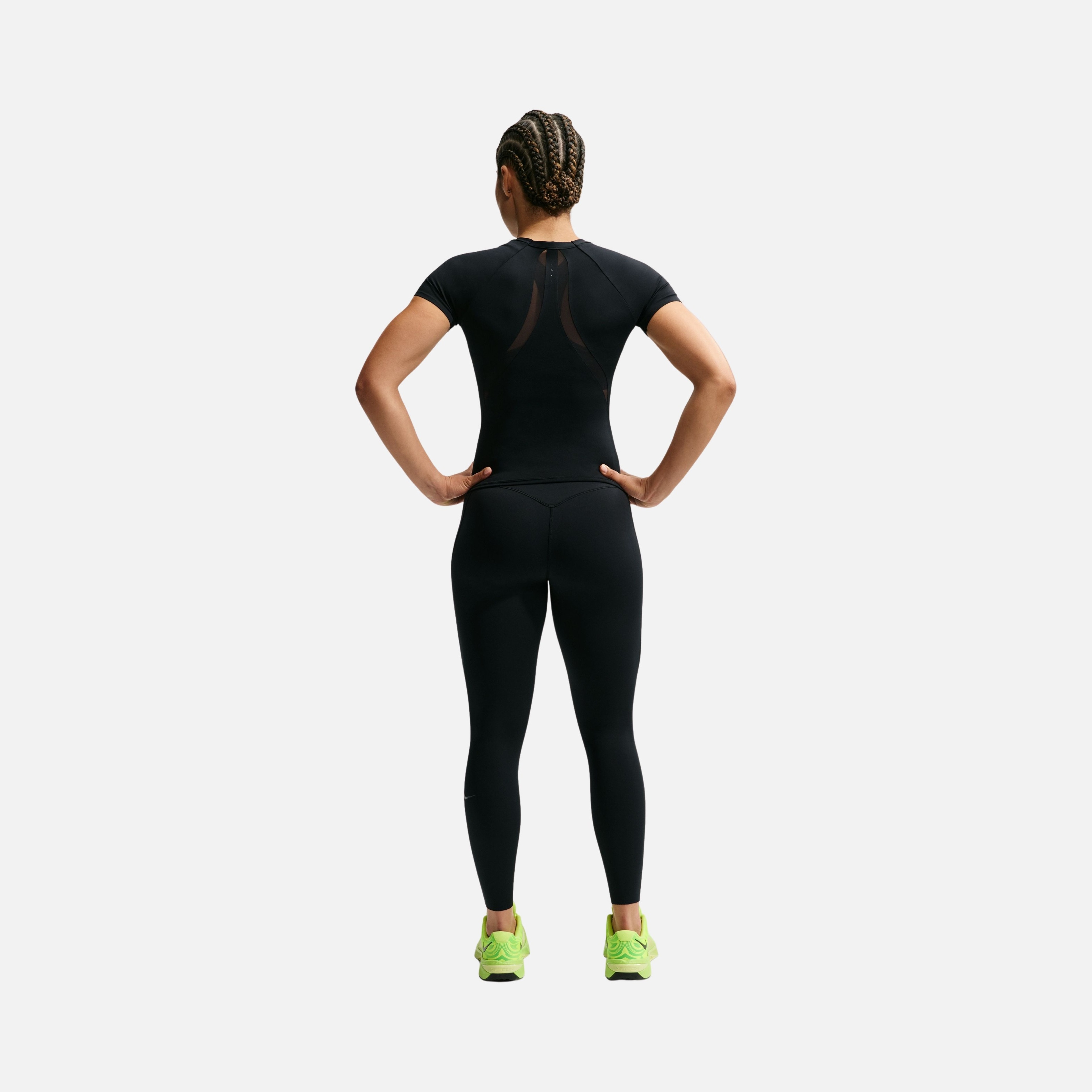Nike Universa Dri-FIT Short-Sleeve Kadın Tişört