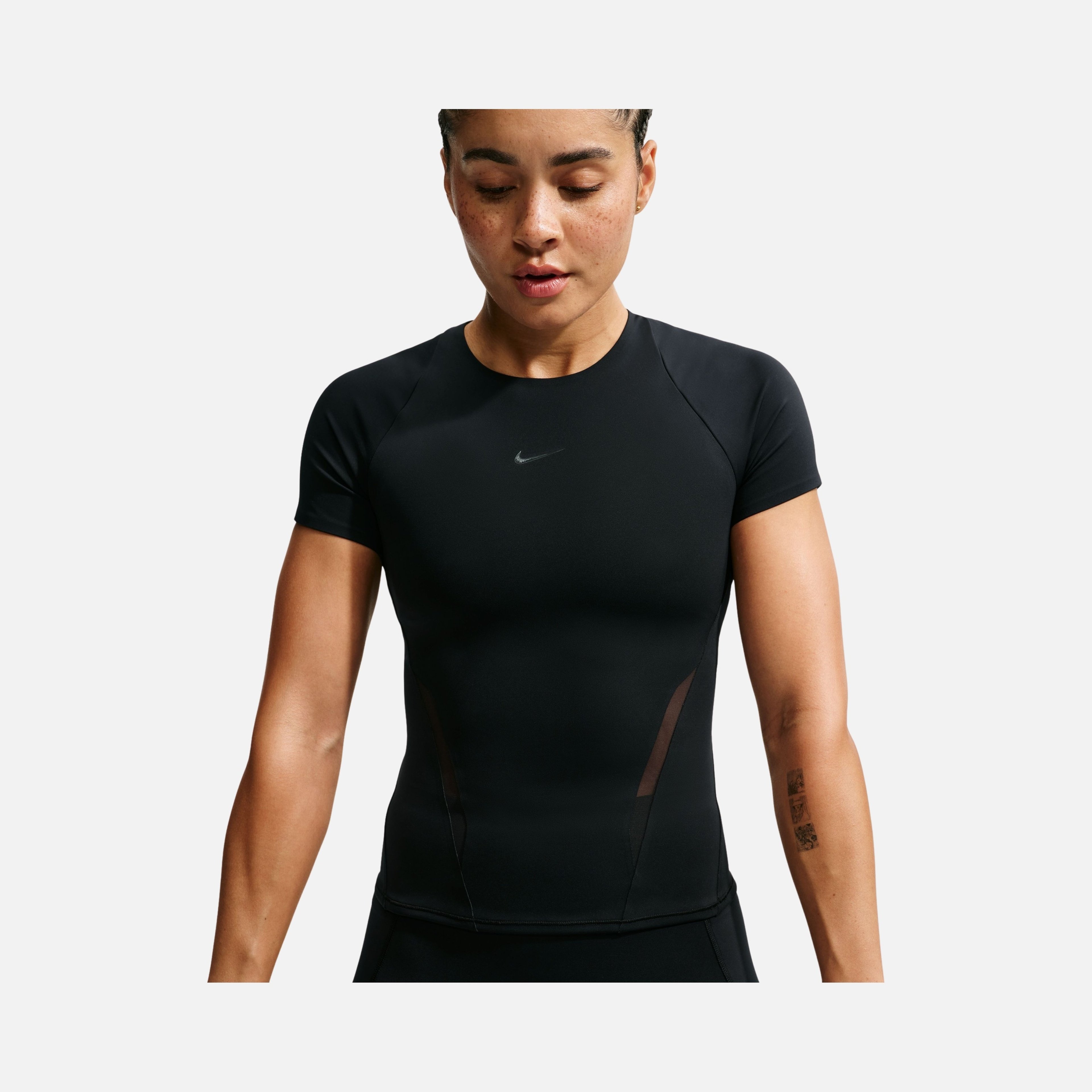 Nike Universa Dri-FIT Short-Sleeve Kadın Tişört