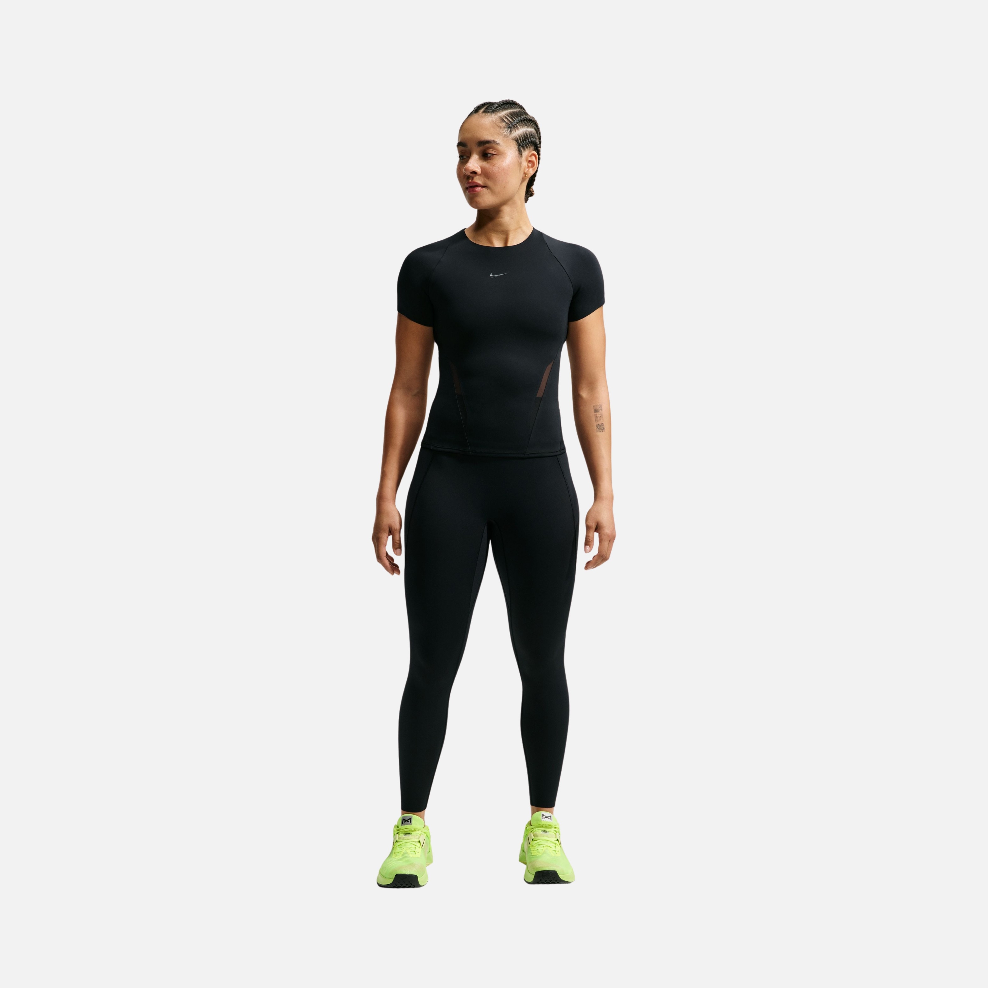 Nike Universa Dri-FIT Short-Sleeve Kadın Tişört