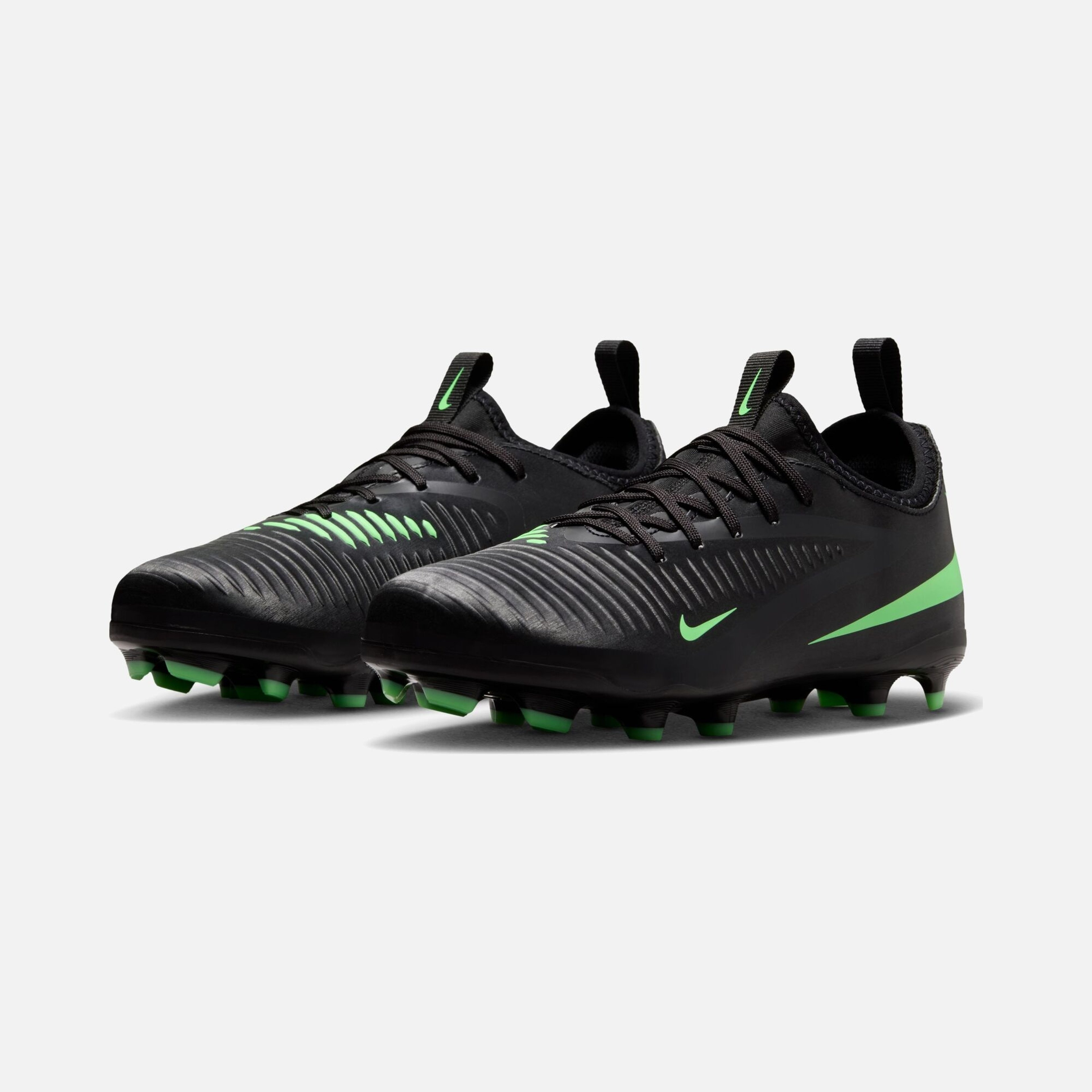 Nike Jr Phantom 6 Low Academy Fg/Mg Çocuk Krampon
