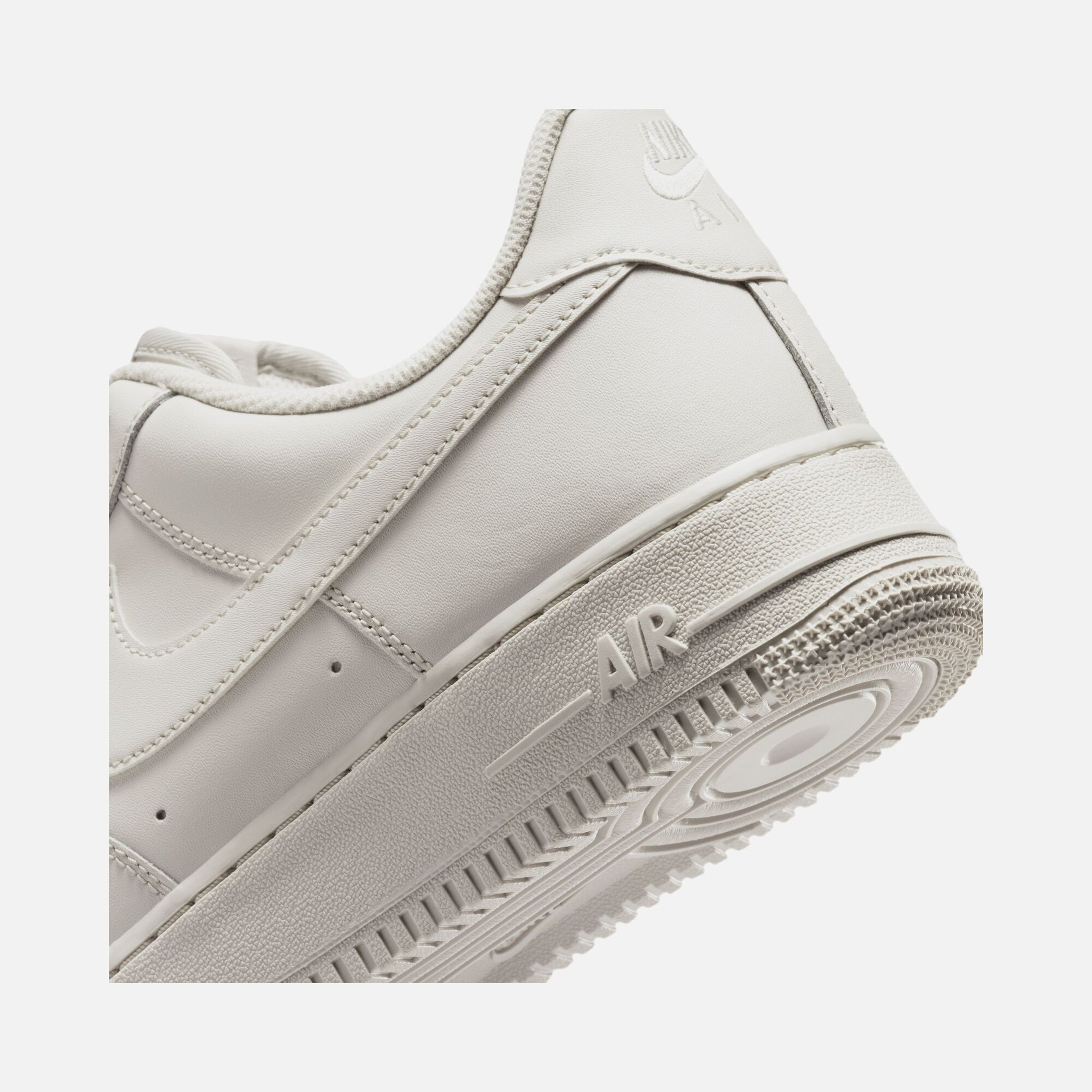 Nike Air Force 1 07 Erkek Spor Ayakkabı
