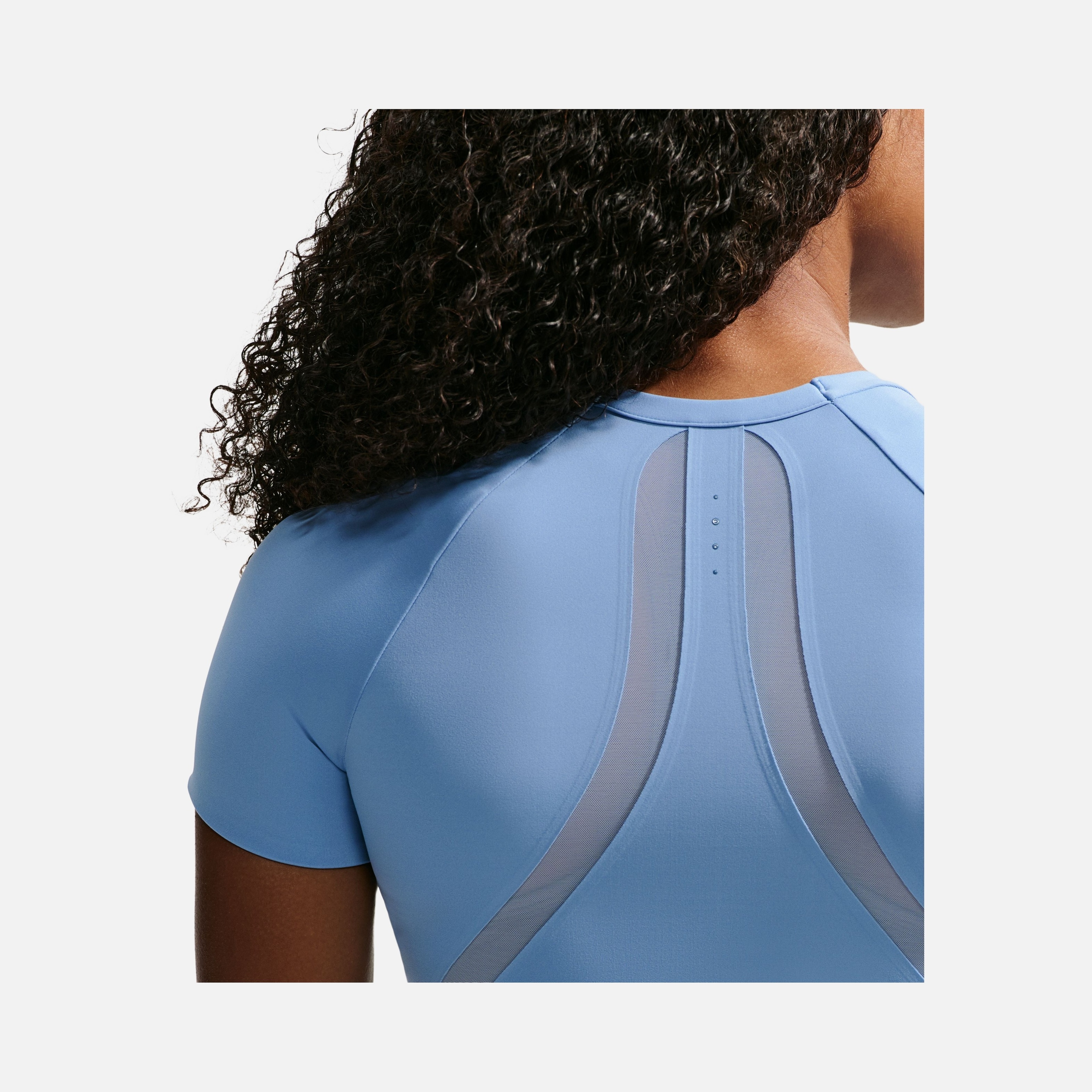 Nike Universa Dri-FIT Short-Sleeve Kadın Tişört