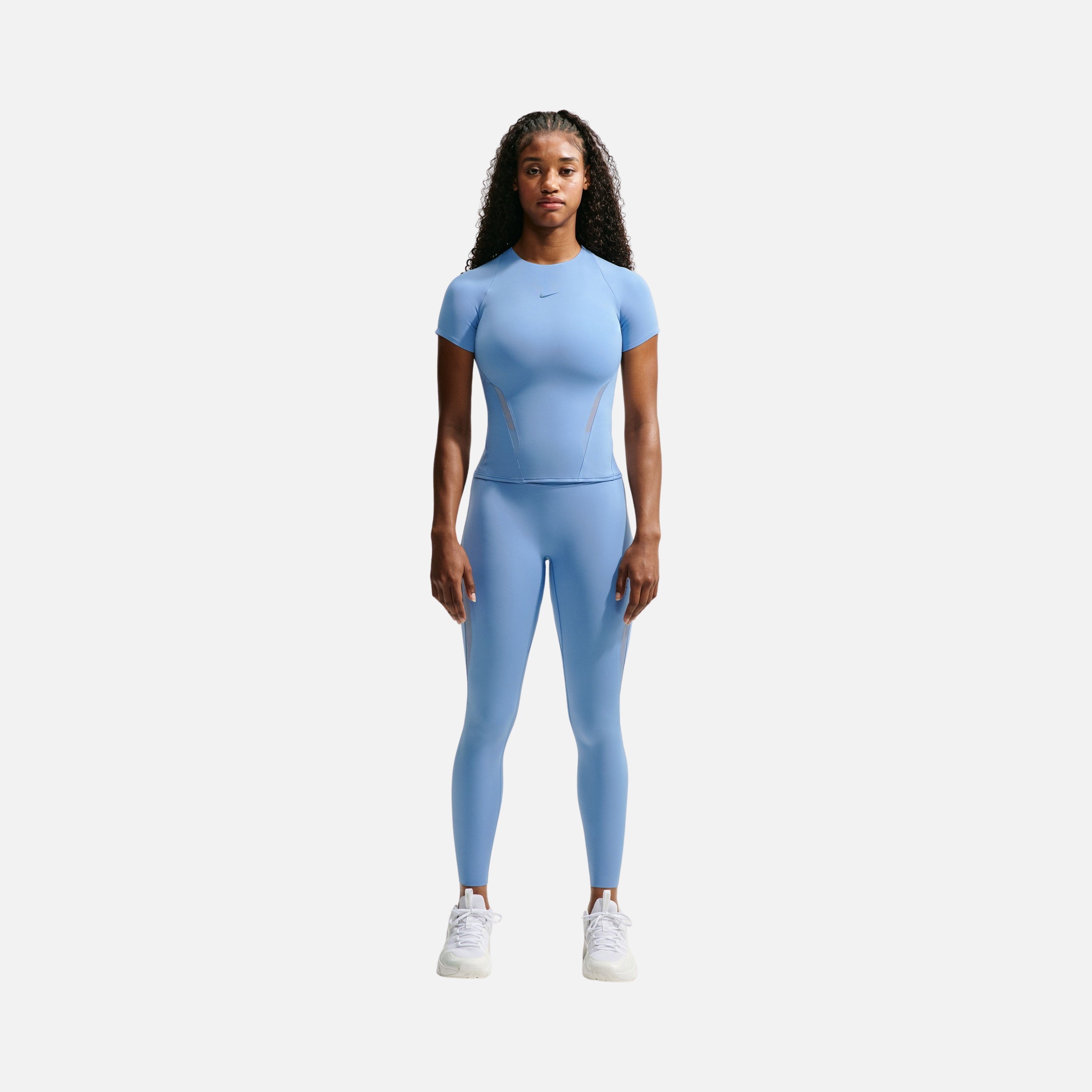 Nike Universa Dri-FIT Short-Sleeve Kadın Tişört