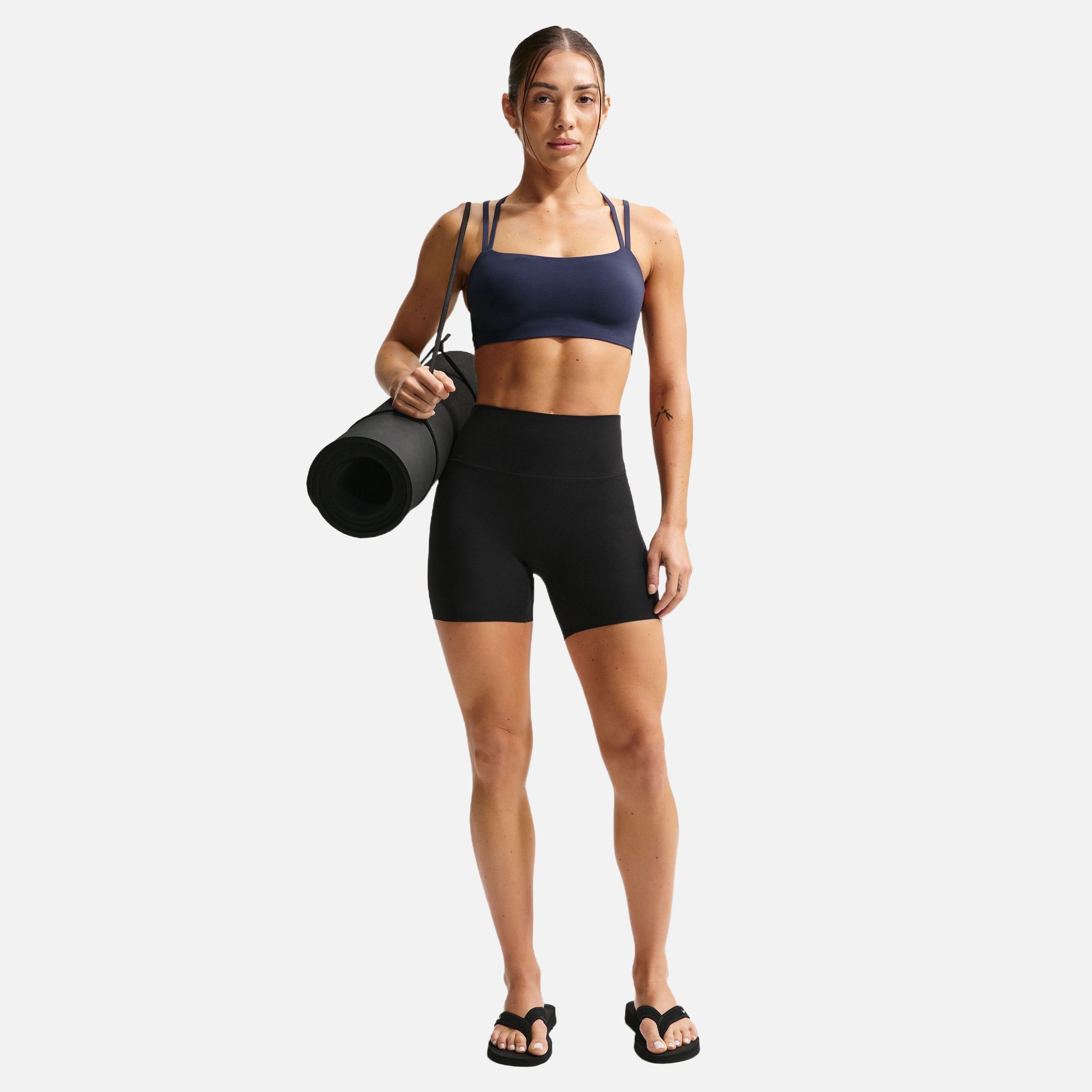 Nike Dri-FIT Zenvy Yüksek Bel 13 cm Kadın Şort