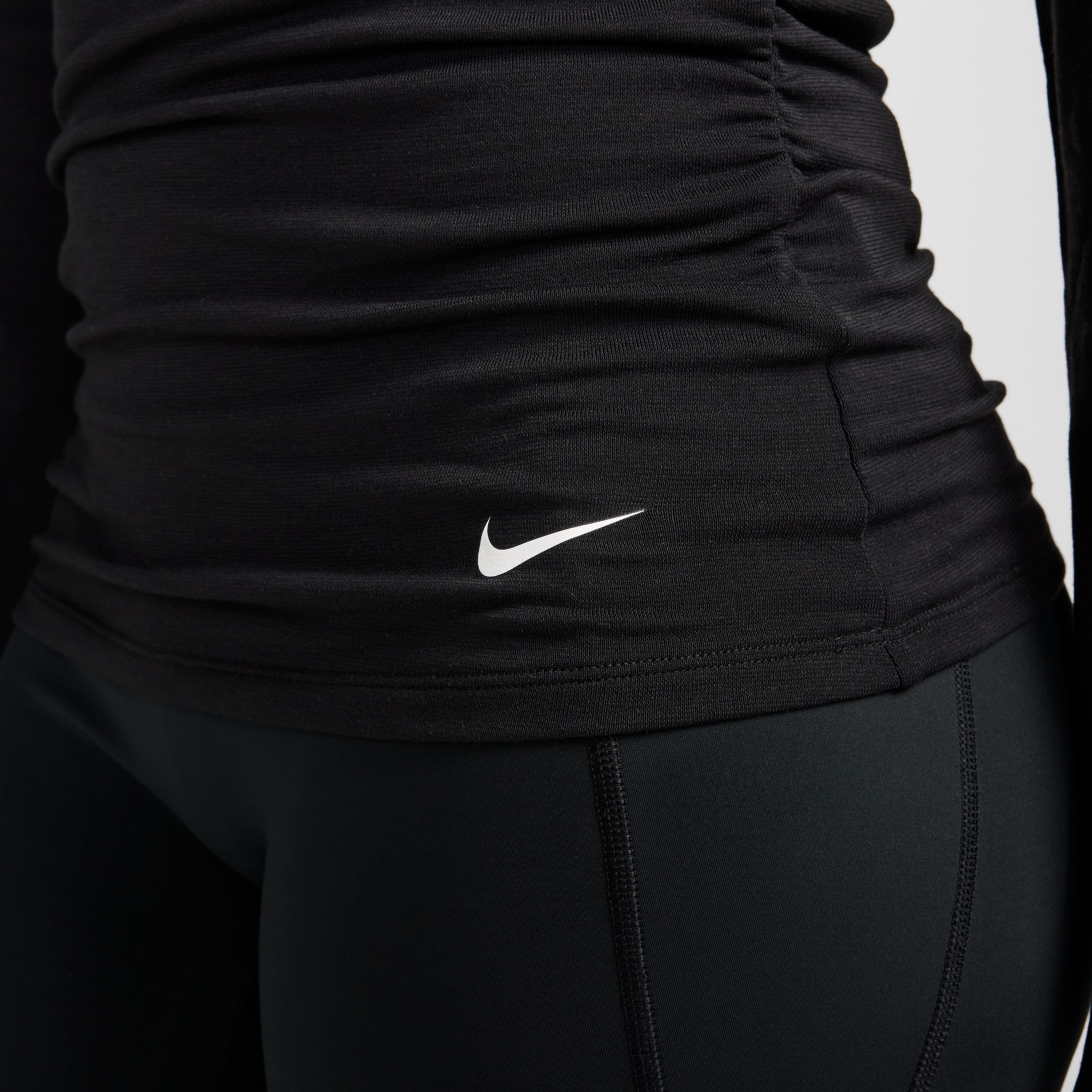 Nike One Dri-FIT Relaxed Boatneck Qs Kadın Tişört