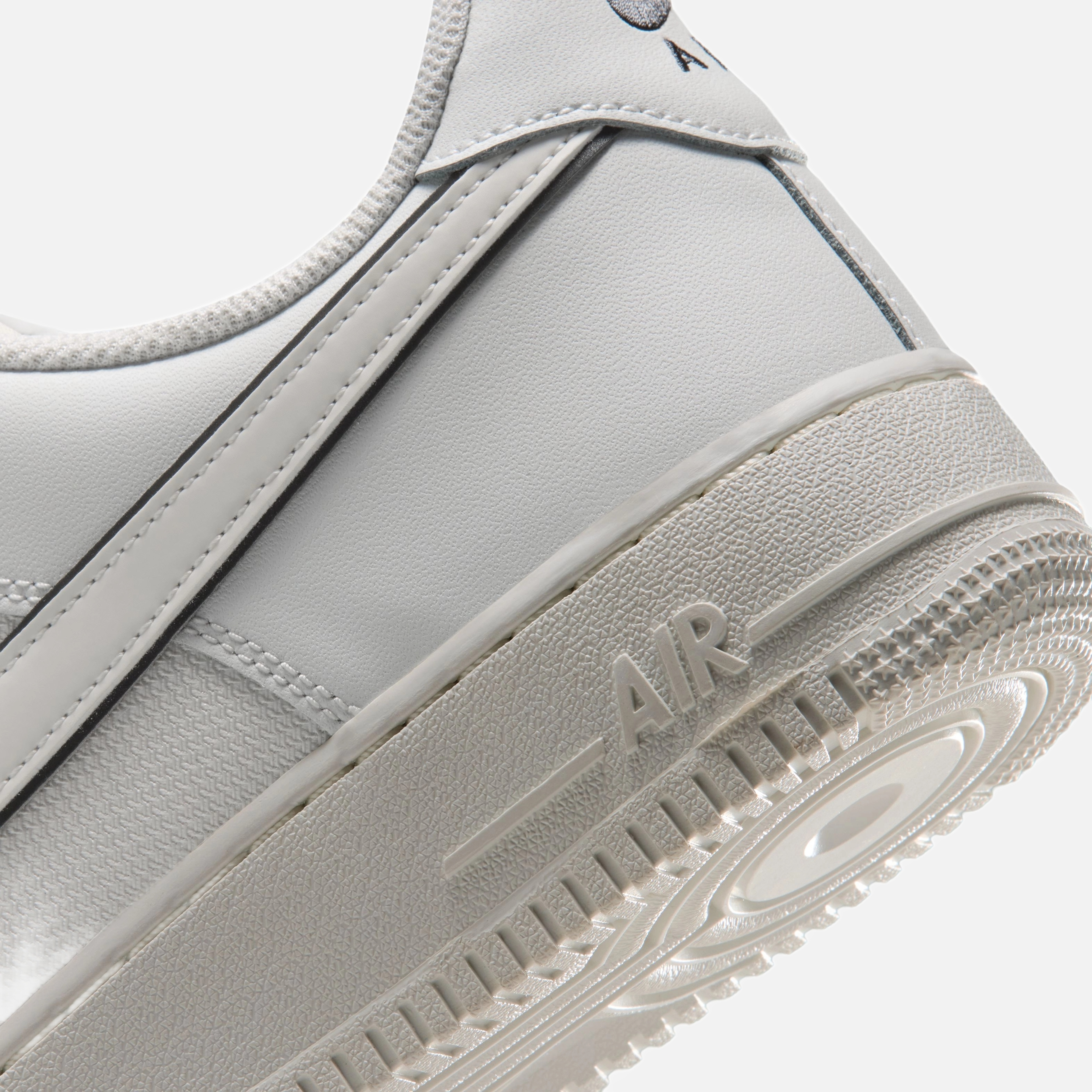 Nike Air Force 1 '07 Low LV8 Tech Erkek Spor Ayakkabı