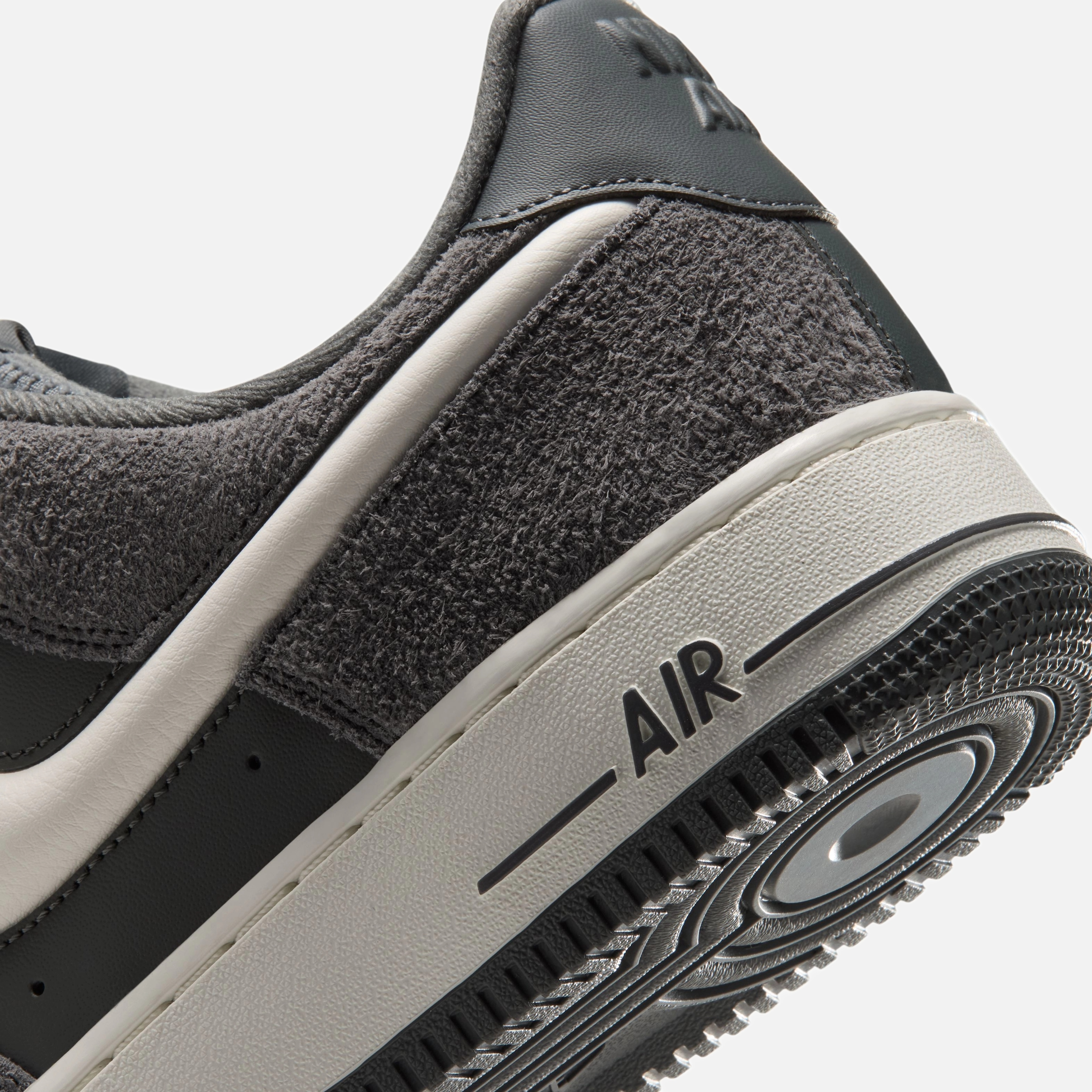 Nike Air Force 1 '07 LV8 Erkek Spor Ayakkabı