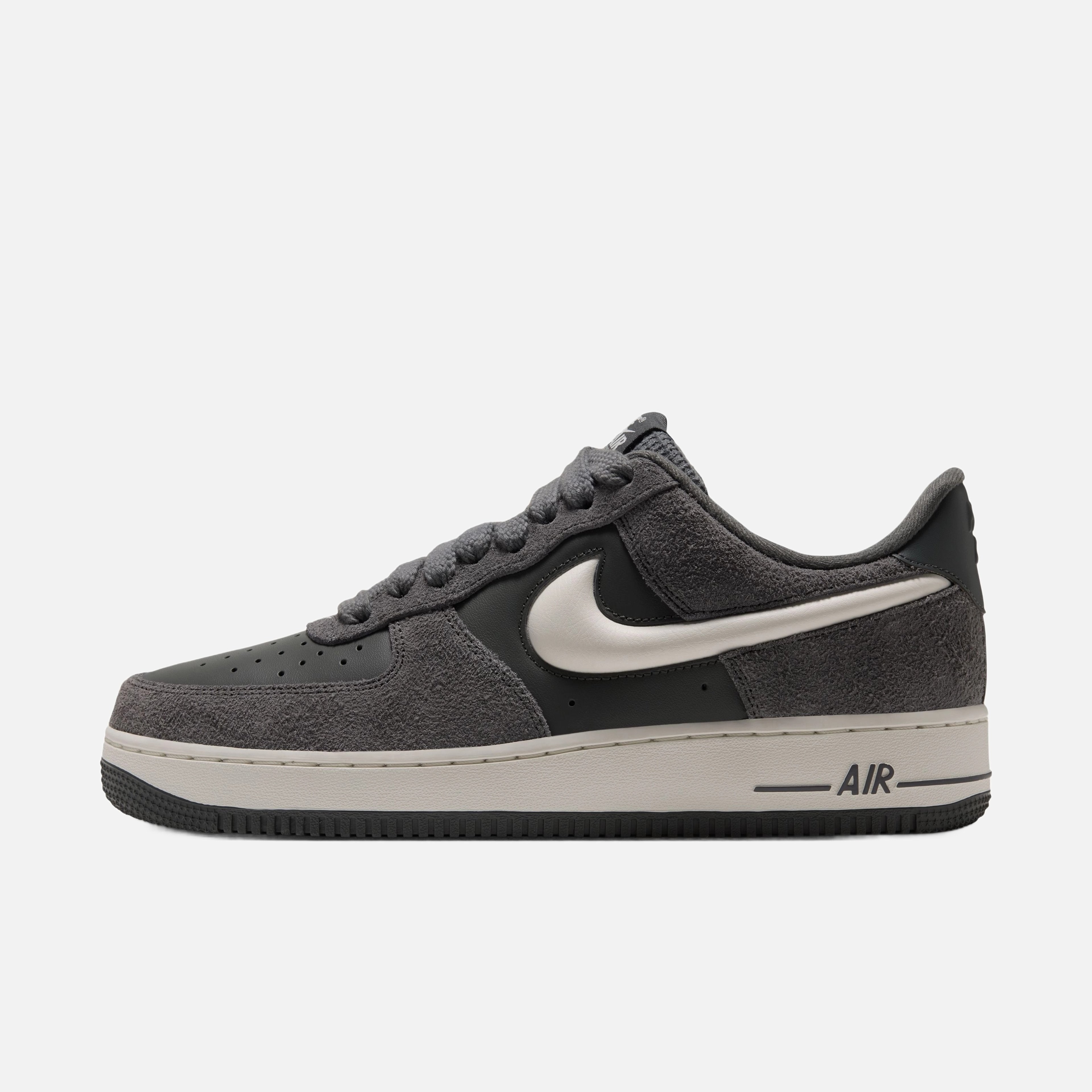 Nike Air Force 1 '07 LV8 Erkek Spor Ayakkabı