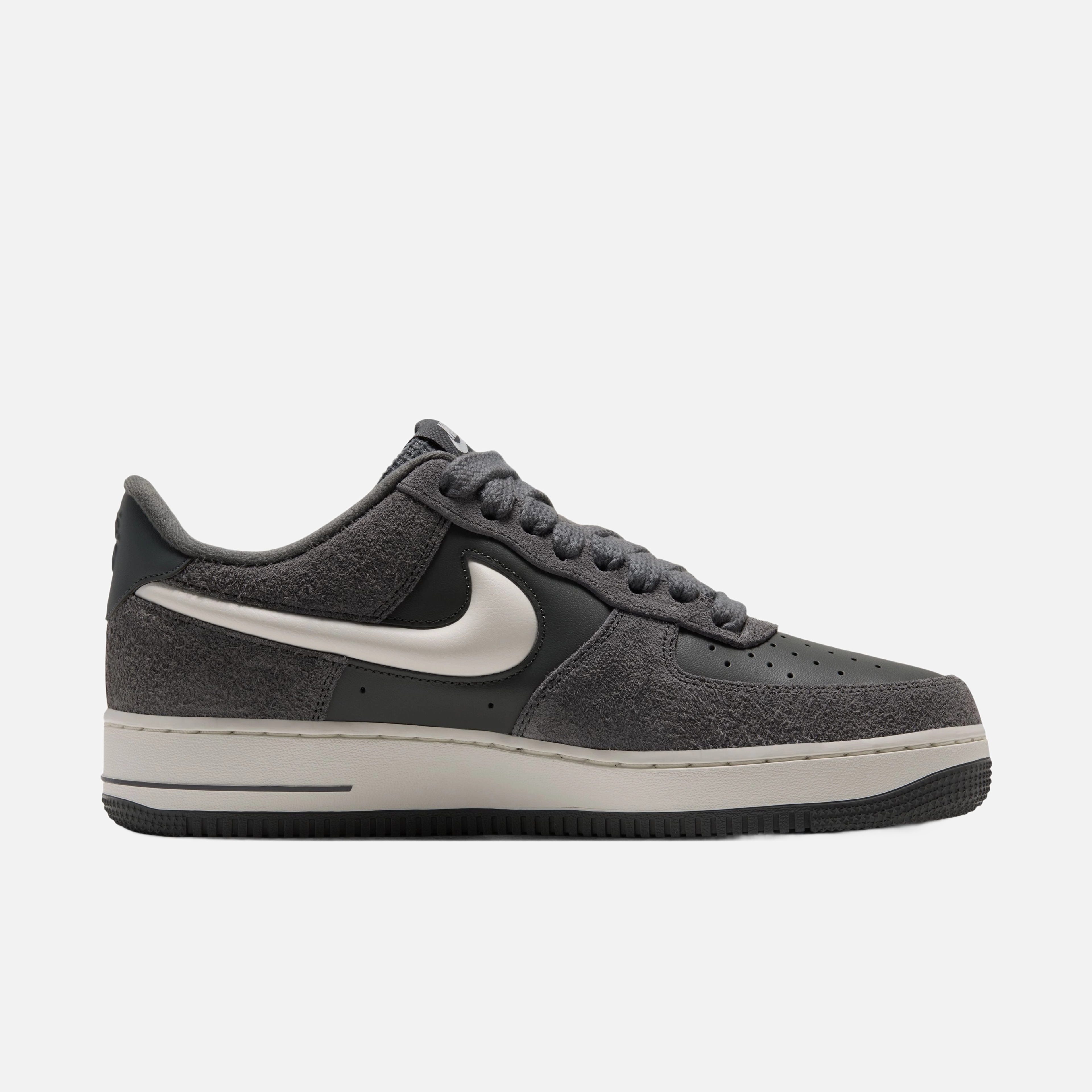 Nike Air Force 1 '07 LV8 Erkek Spor Ayakkabı