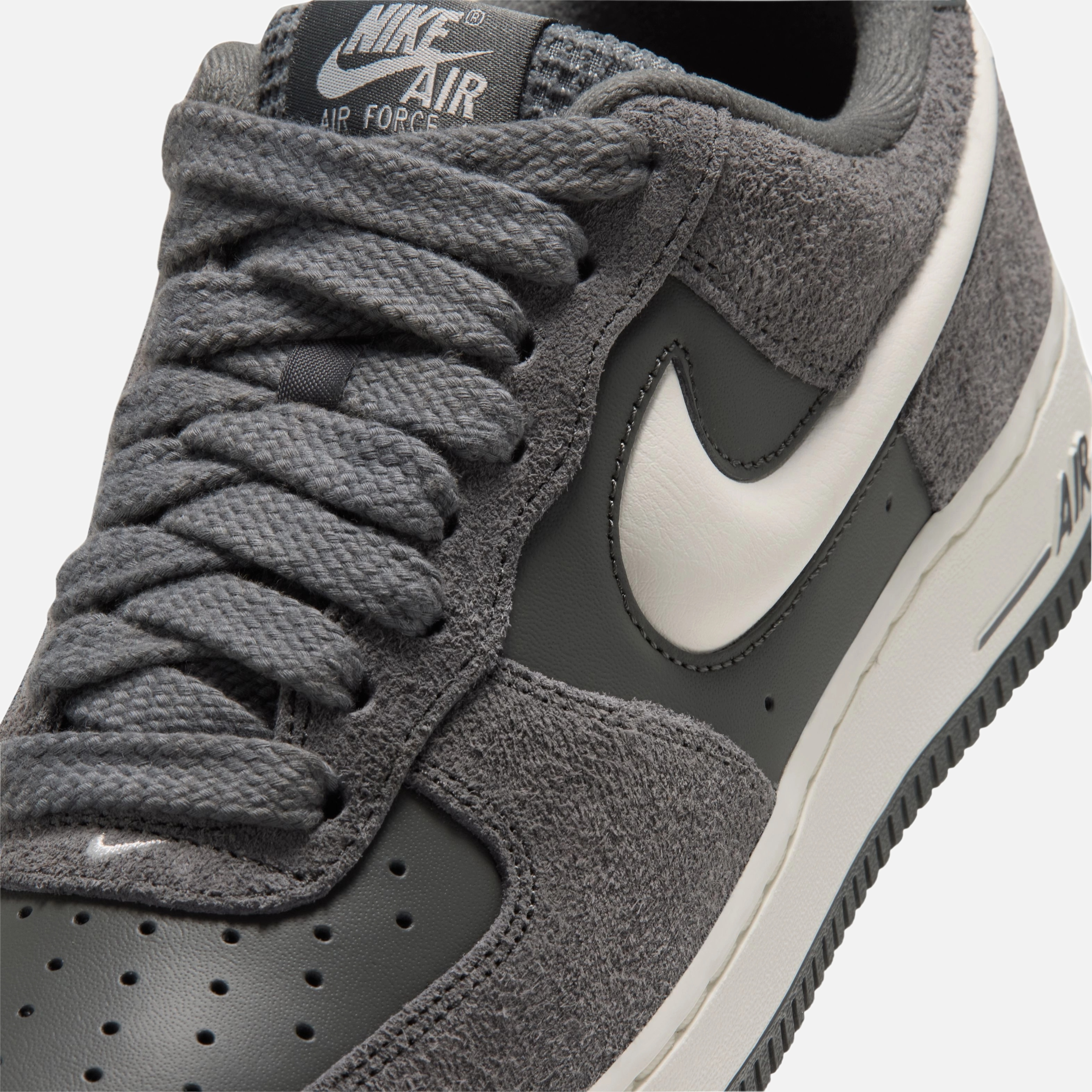 Nike Air Force 1 '07 LV8 Erkek Spor Ayakkabı
