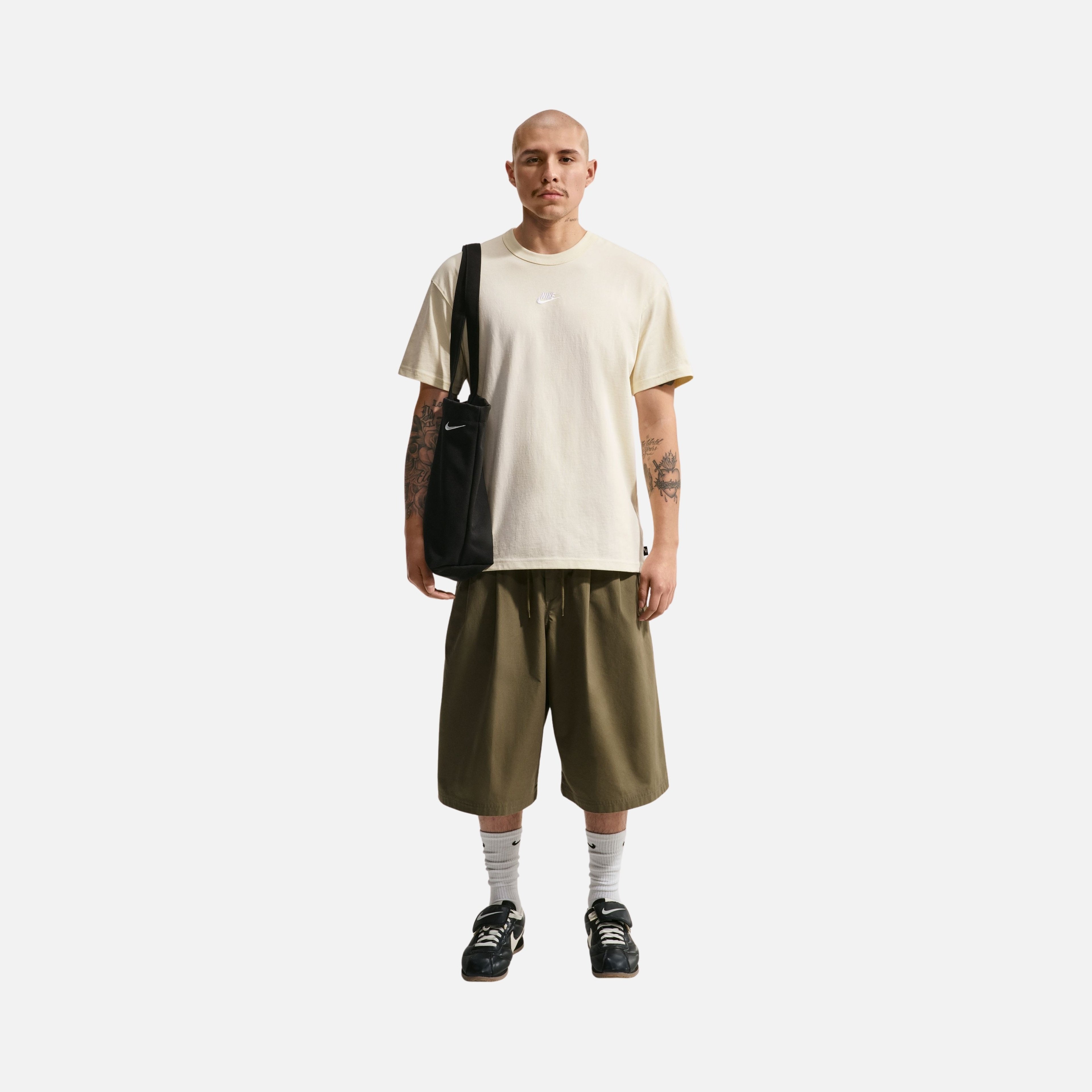 Nike Sportswear Premium Essential Erkek Tişört