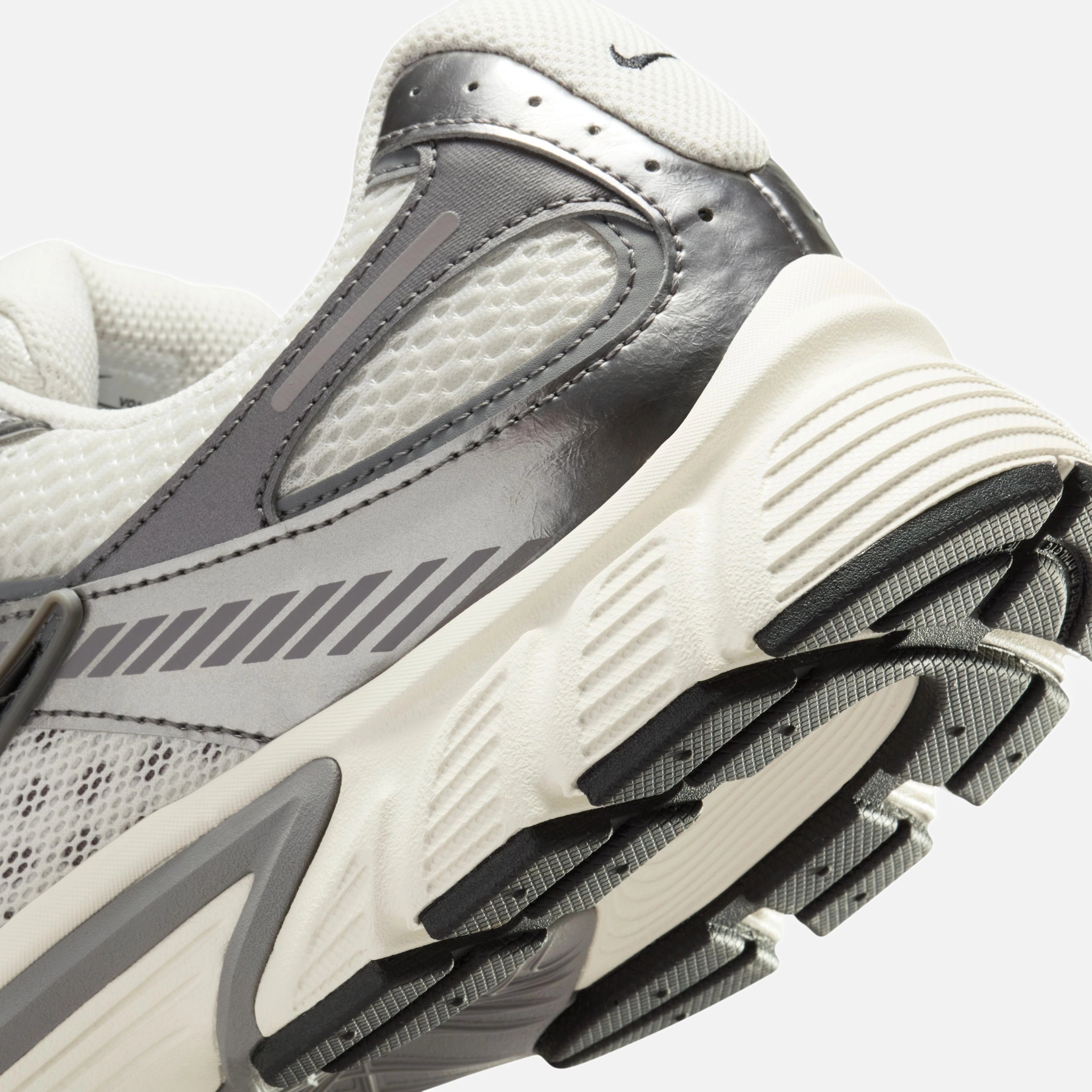 Nike V5 RNR Erkek Spor Ayakkabı