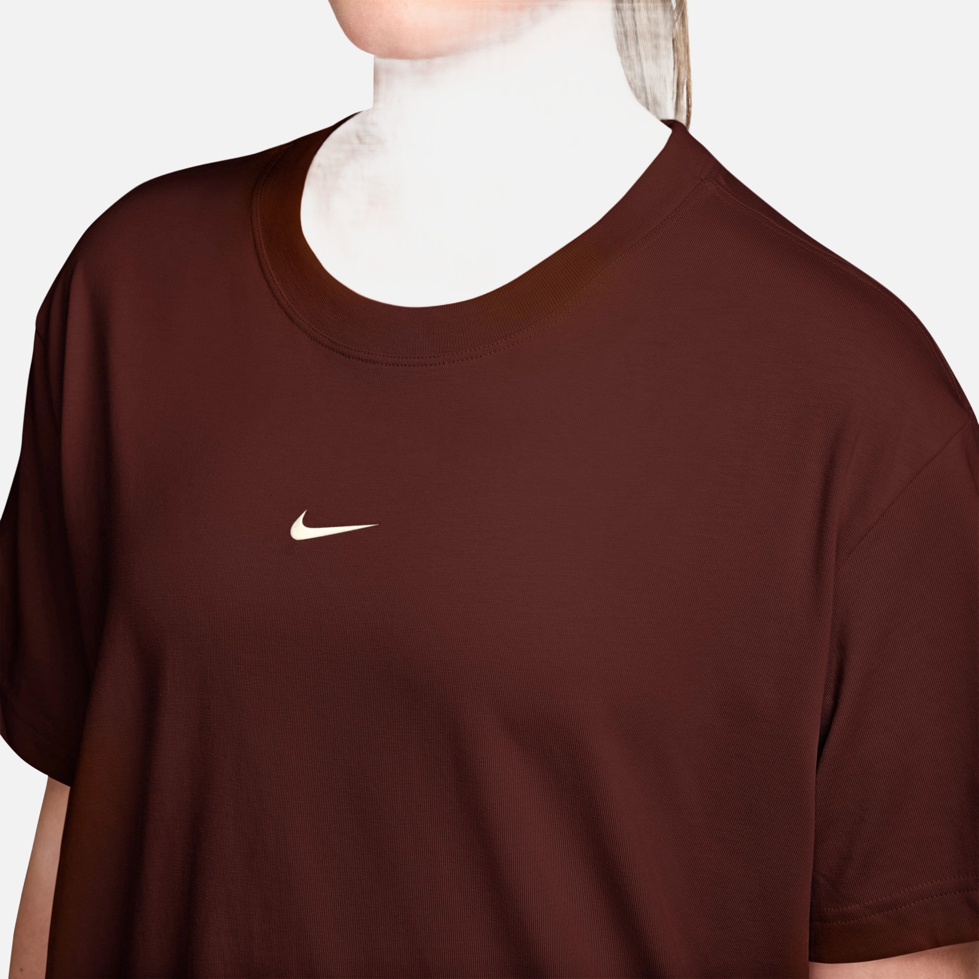 Nike Sportswear Classic Kadın Tişört
